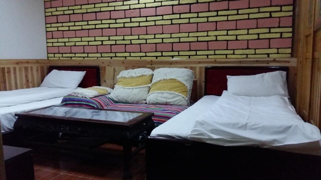 Tibet Guesthouse 虎跳峡卓玛客栈 Шангри Ла Стая снимка